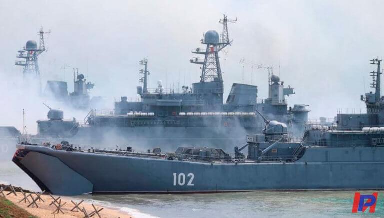 Tension in the Black Sea – Russian fleet opens fire on a British destroyer that violated the border