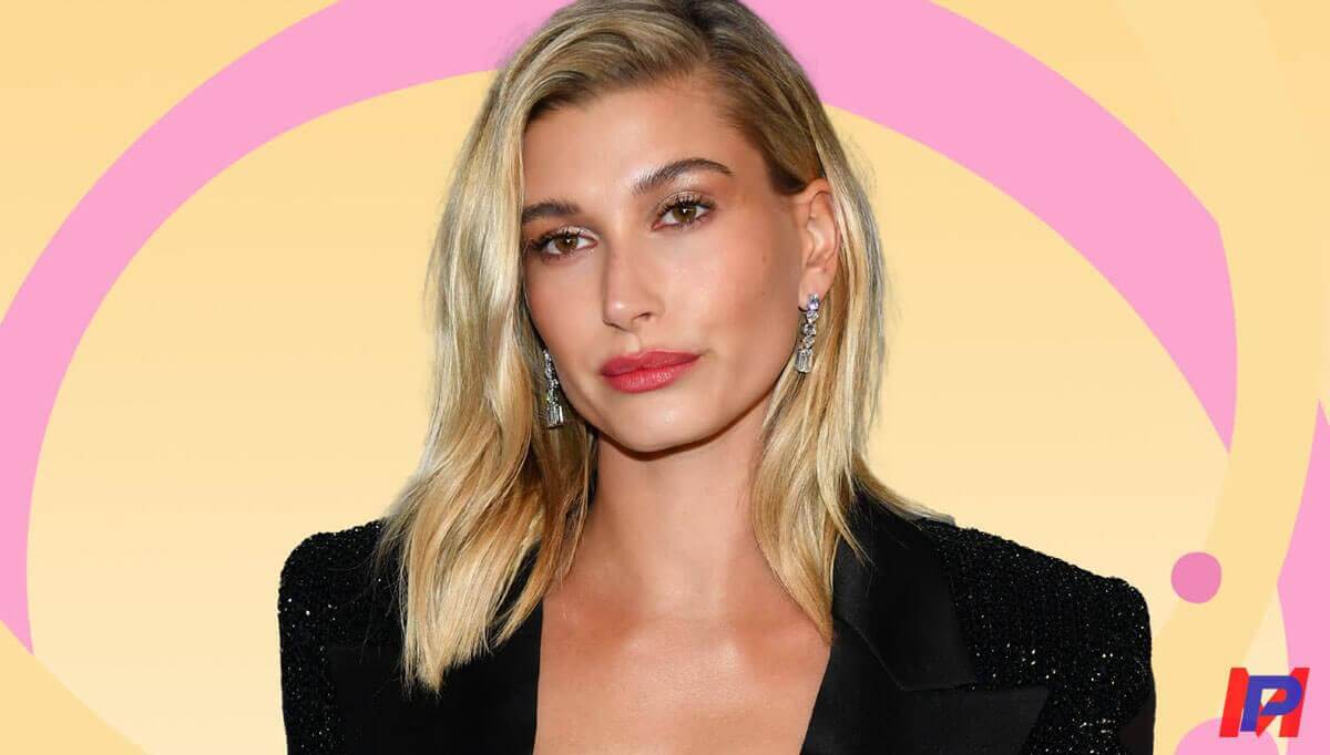 Hailey Bieber is now wearing beach waves with chunky highlights