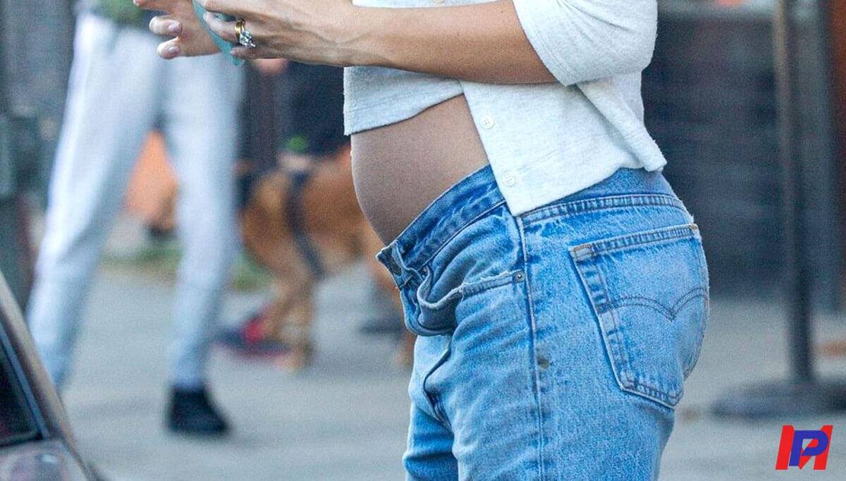 Famous women who in pregnancy do not give up the shirt to above the navel